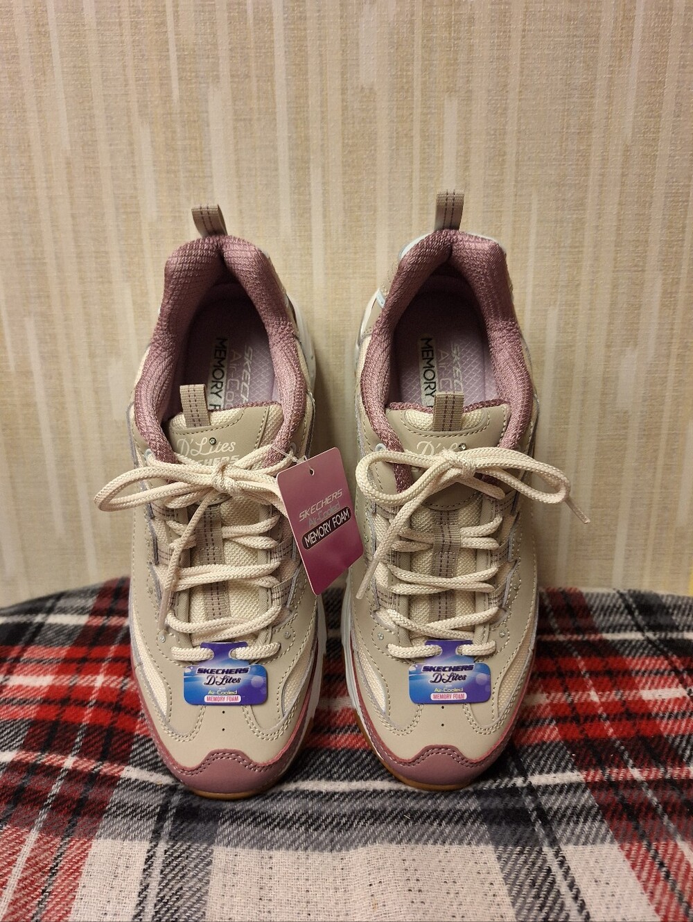 NWT Skechers D'Lites Sneakers - 8.5